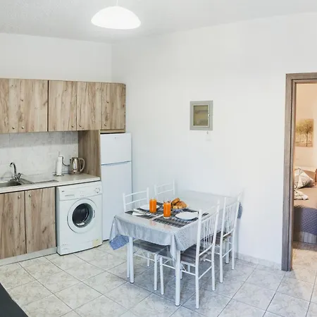 דירה Taxiarchis House